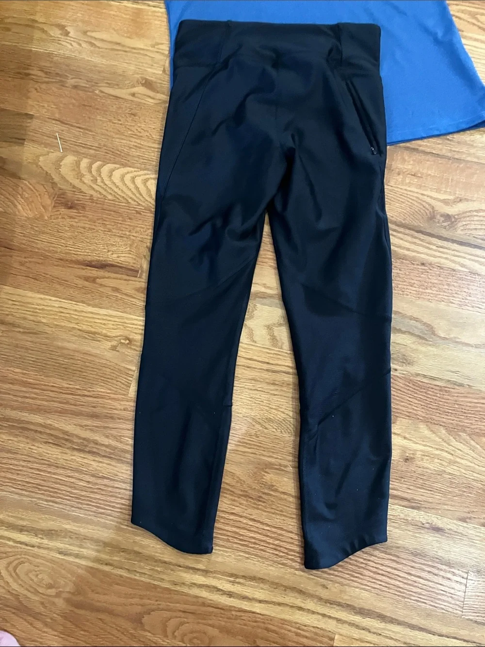 Under Armour Blue Short Sleeve Tee with Black Performance Leggings Sz M EUC